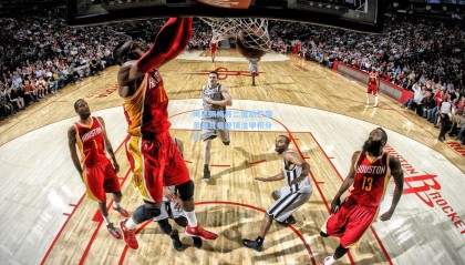 mk体育官网：姆巴佩梅开二度助巴黎圣日耳曼登顶法甲积分榜