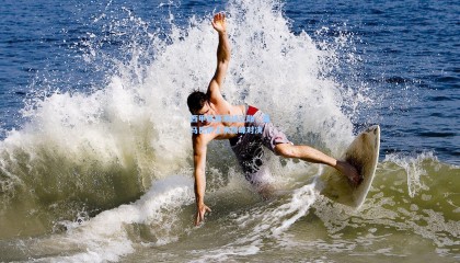 【mk体育官方网站】西甲联赛激战正酣，皇马巴萨上演巅峰对决