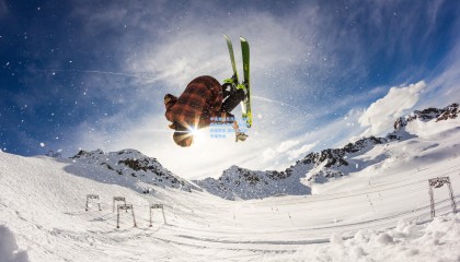 mk体育：半场激战圣西罗，泽林斯基闪击建功，焦瓦内头槌救主 国际米兰暂平维罗纳