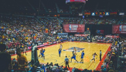 mk体育_田径世锦赛震撼时刻，新星打破尘封15年世界纪录，全场沸腾！